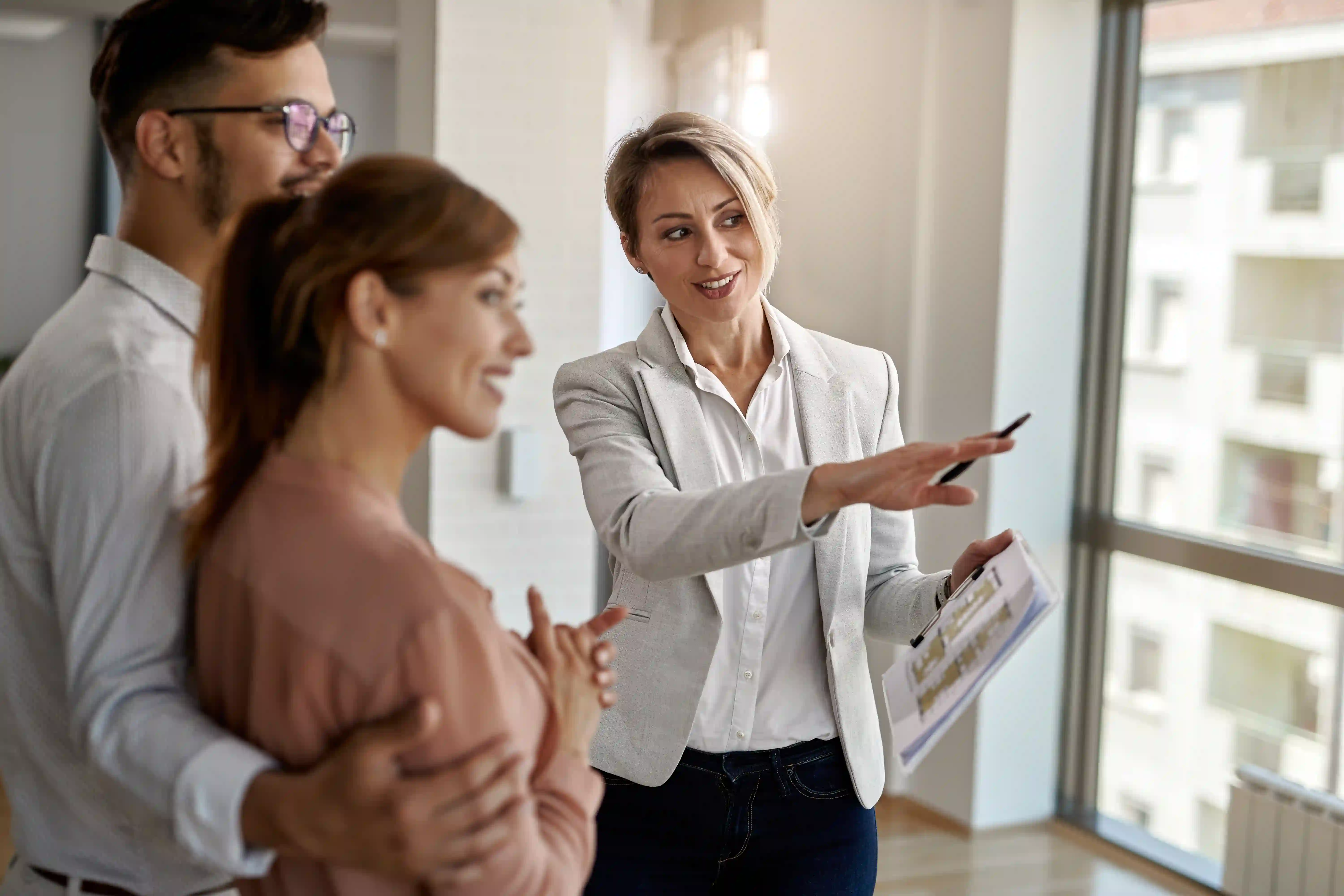 Real estate agent listing marketing kit for sellers showcasing a modern home.