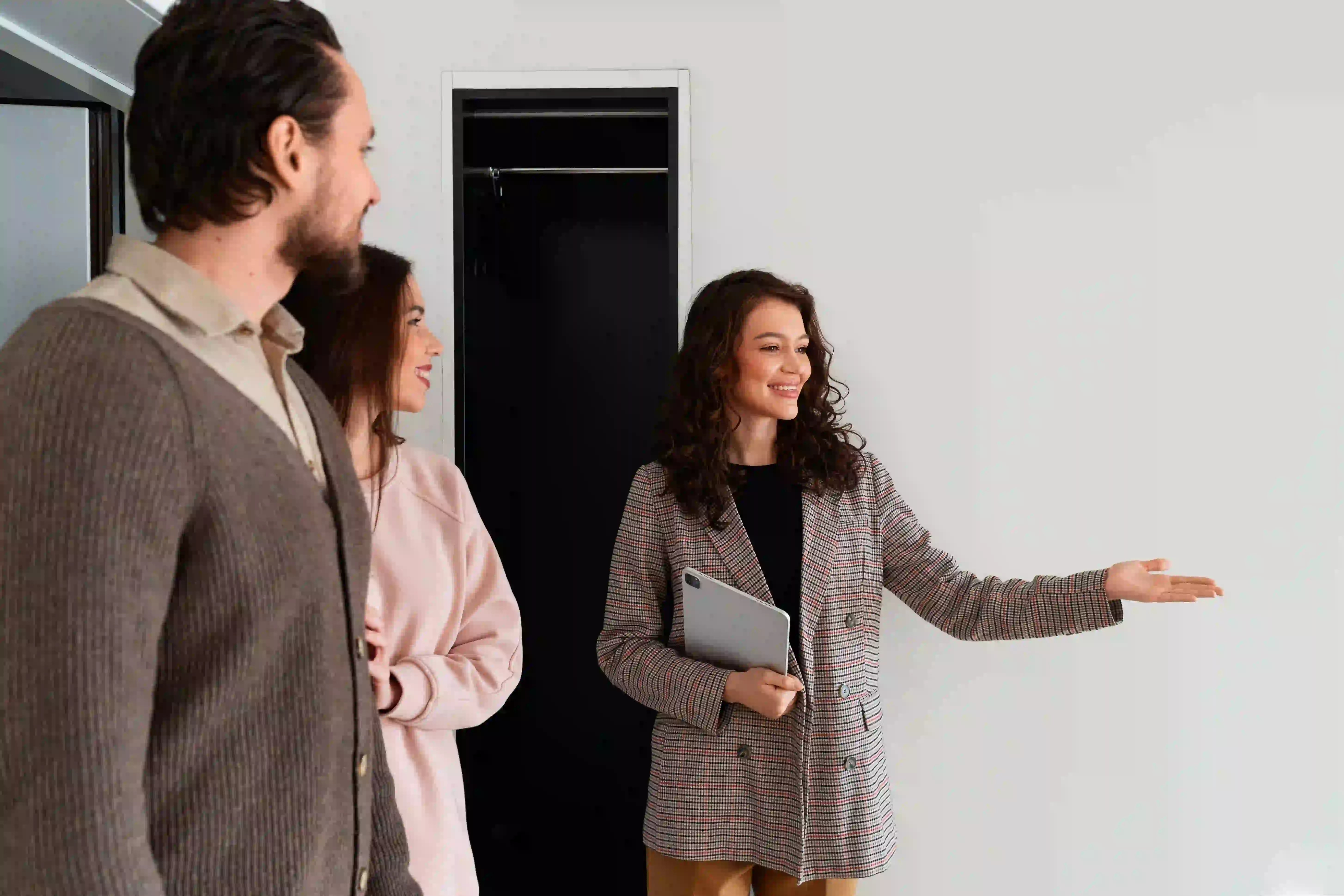 Real estate agent sphere of influence touchpoint ideas for building client relationships