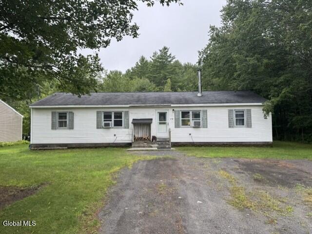 Country Living, Heated Workshop & 3.43 Acres near Saratoga!