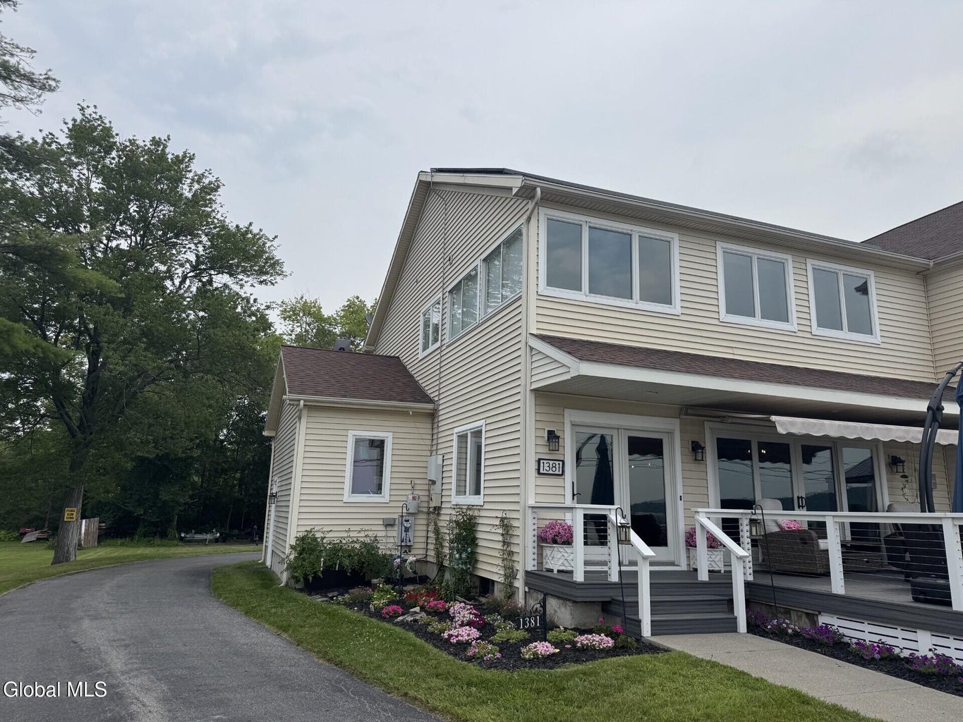 Lakefront Townhouse 