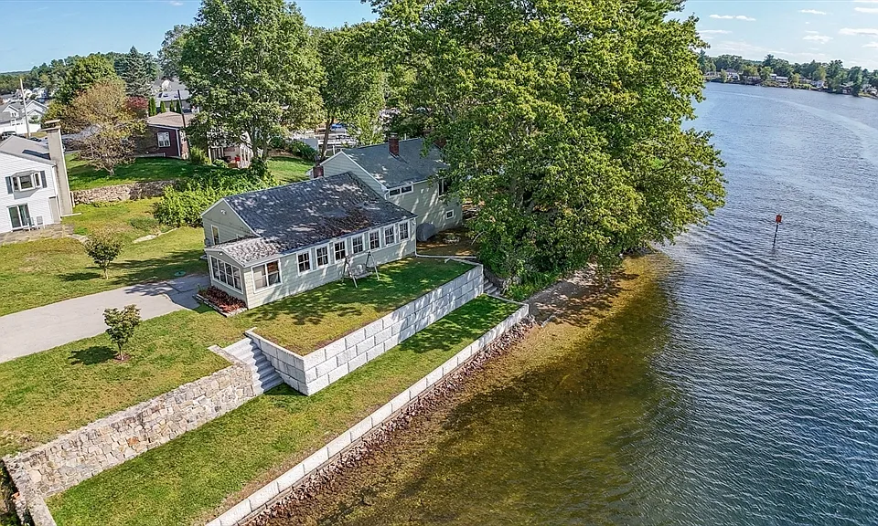 Entertaining Waterfront Property