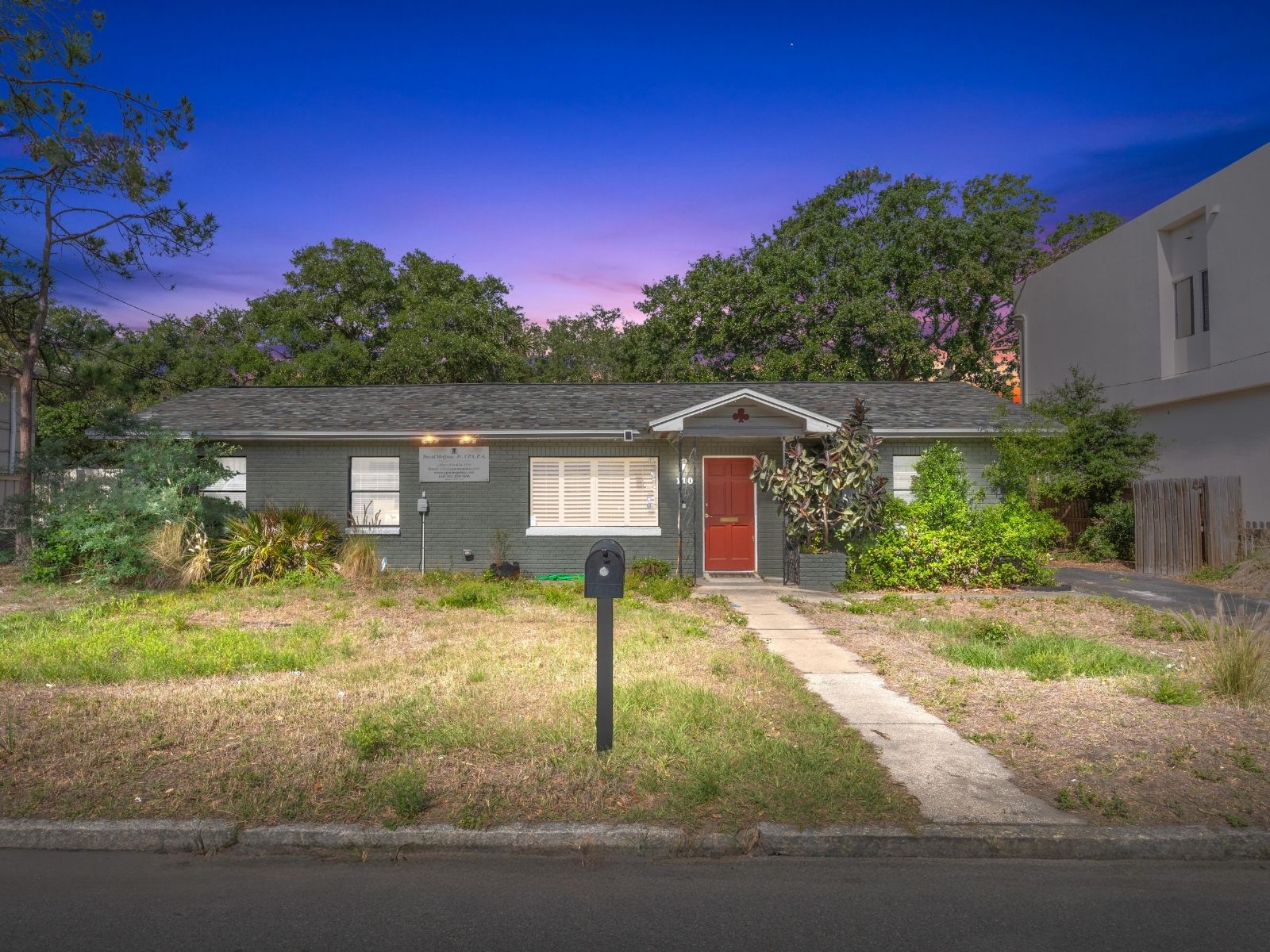 Flexible Mixed-Use Property with Commercial Potential